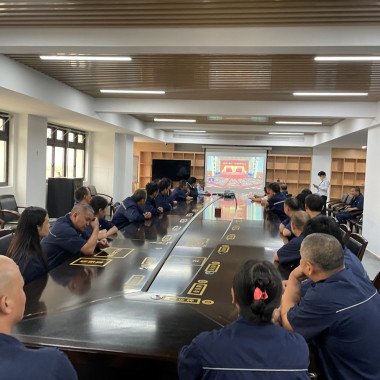 问鼎娱乐app电气集团组织集中收看党的二十大开幕会盛况